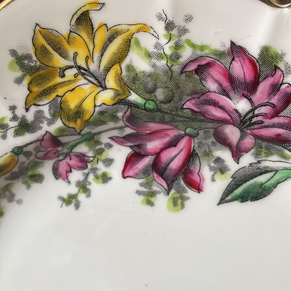 Victoria C & E Bone China England 8.25” plate floral pattern - Picture 2 of 8